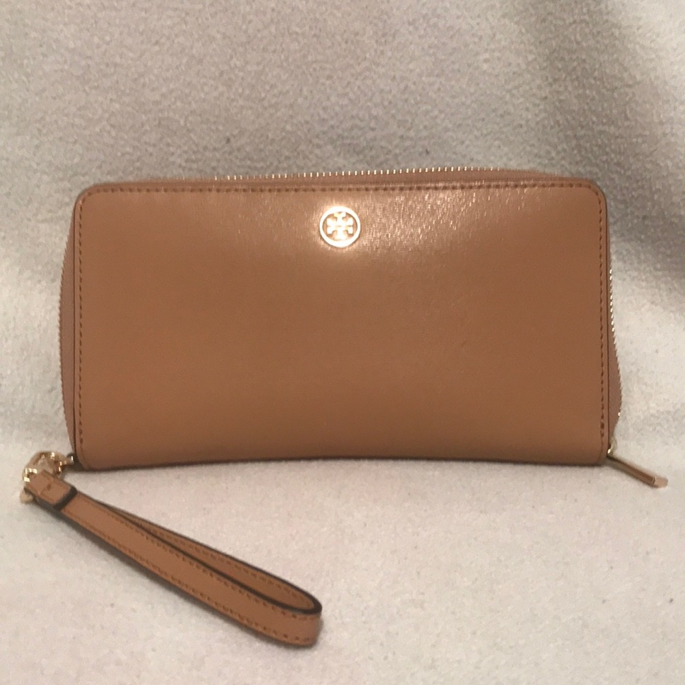 Barely used Tory Burch wallet